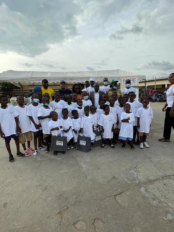 HopeDenguele's tweet photo. Hope Denguélé a distribué plus de 5 000 kits scolaires du primaire dans le cadre de sa caravane de distribution de fournitures scolaires sur l’étendue du territoire national
#Association_Hope_Denguélé
#𝗔𝗴𝗶𝘀𝘀𝗼𝗻𝘀𝗘𝗻𝘀𝗲𝗺𝗯𝗹𝗲𝗣𝗼𝘂𝗿𝗟𝗲𝗱𝘂𝗰𝗮𝘁𝗶𝗼𝗻𝗘𝘁𝗟𝗮𝗦𝗮𝗻𝘁𝗲 https://t.co/UUmwt2rkNL