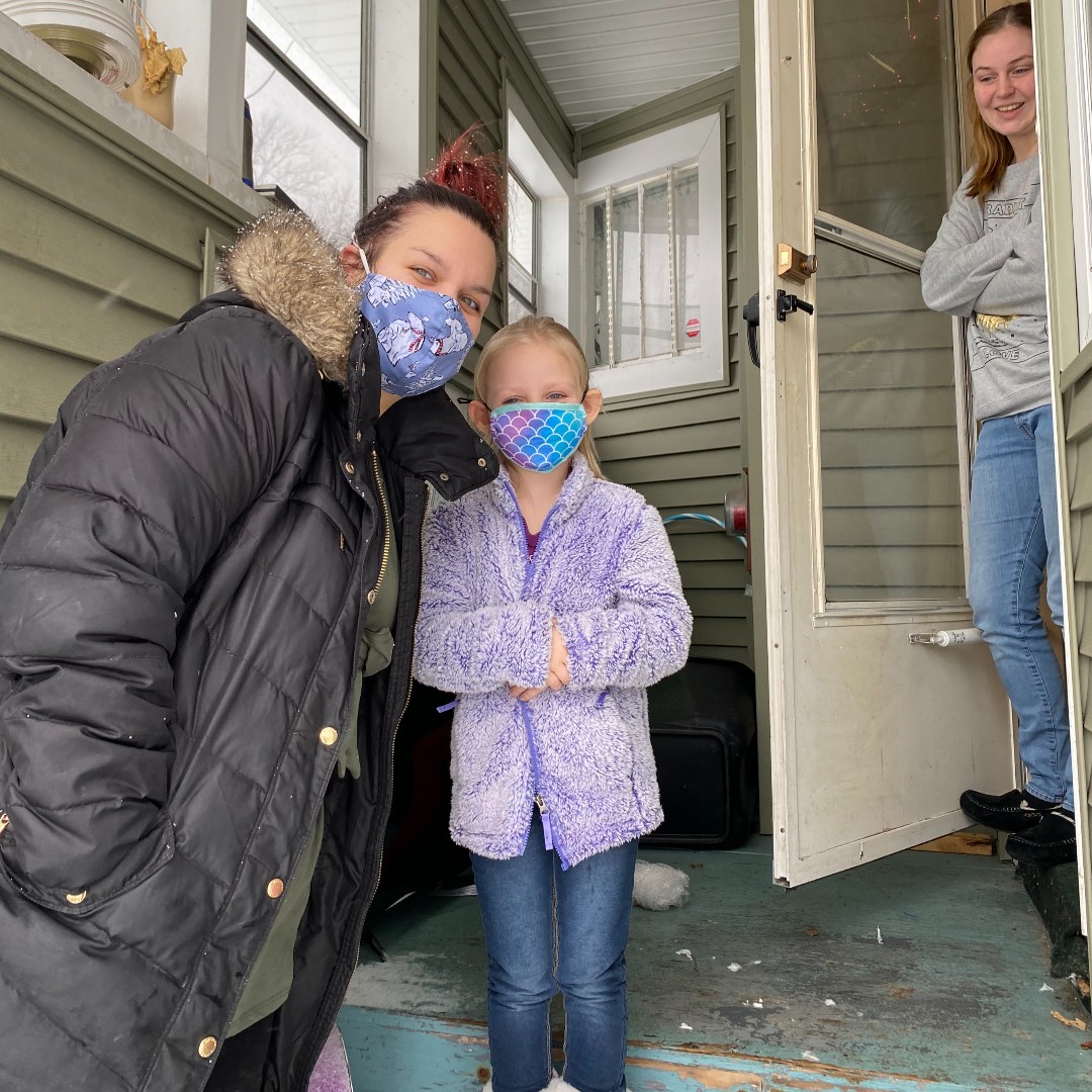 csasyracuse's tweet photo. #SASCCS #Kindergarten Atoms received a surprise visit &amp; goodies over #WinterRecess! Thank you, Mrs. Merritt &amp; Miss Ward for your generosity, thoughtfulness &amp; dedication to your #SASCAtoms!
.
@dfranknyc @Ninacharters @CharterEmpire @nycharterassoc
.
 #HomeVisits #CharterSchools https://t.co/X1WGRG9836