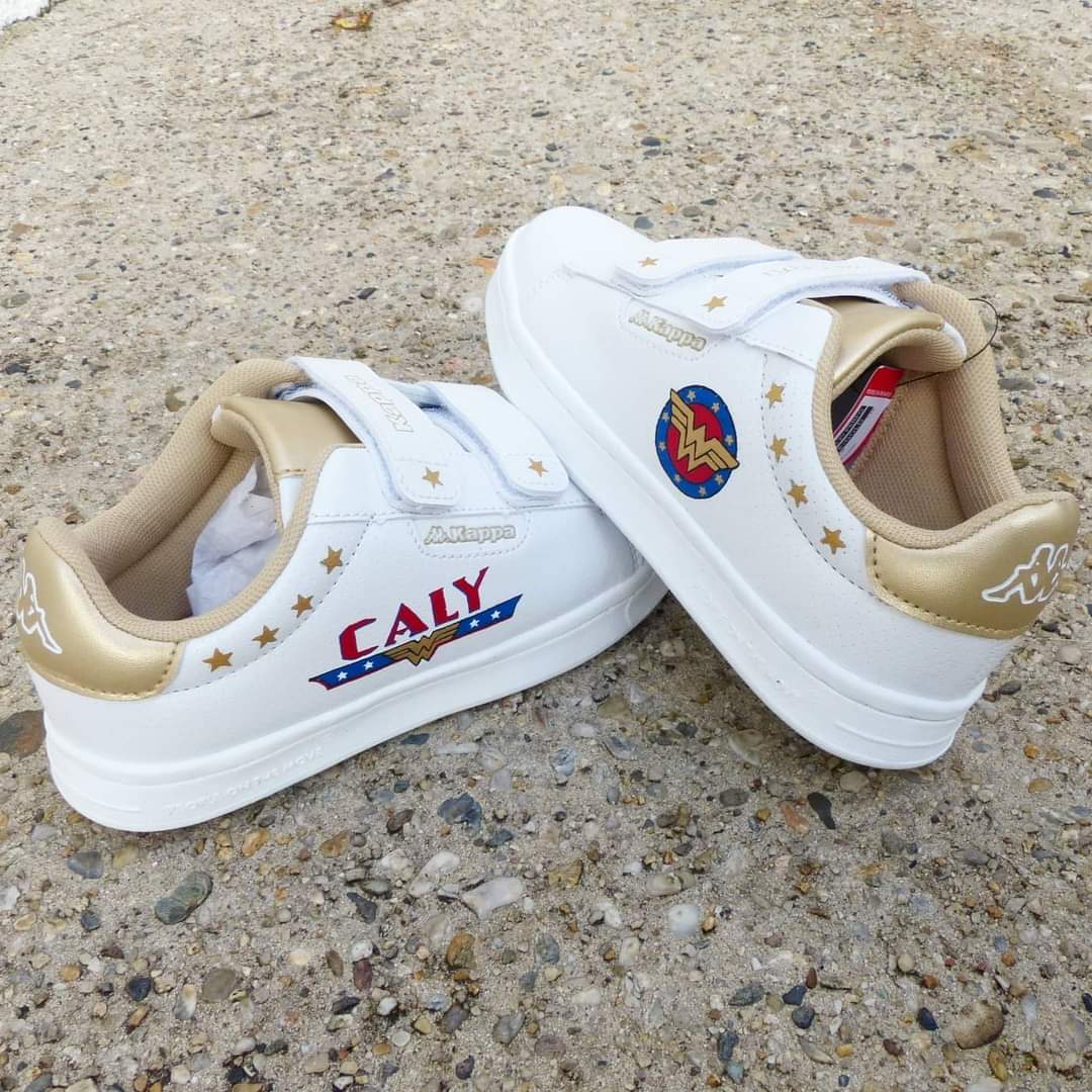 tiakooshop's tweet photo. Kappa × 𝐖𝐨𝐧𝐝𝐞𝐫 𝐖𝐨𝐦𝐚𝐧 🌟🦸‍♀️

Attention, une nouvelle héroïne arrive dans la cour d'école ! 💪🦸‍♀️

#customsneakers #kappa #wonderwoman https://t.co/KcklcngcoP