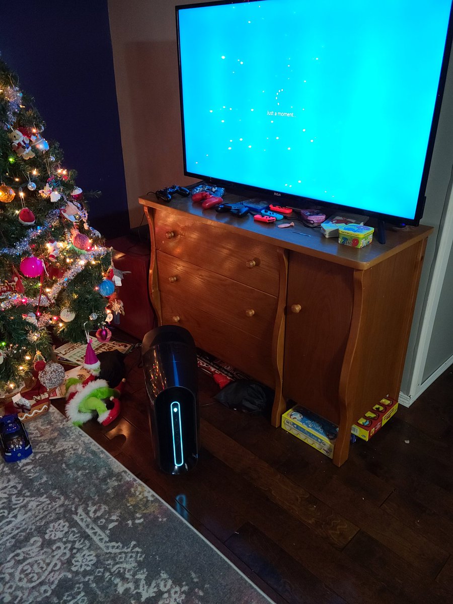 StreamerDragon's tweet photo. @emmuhhoji @ThatKidDoc92 it is for sure...my new rig showed up the other day, im pretty stoked, now i just need a new monitor so i can actually run 4k cyberpunk lol https://t.co/jlcAWvGZkB