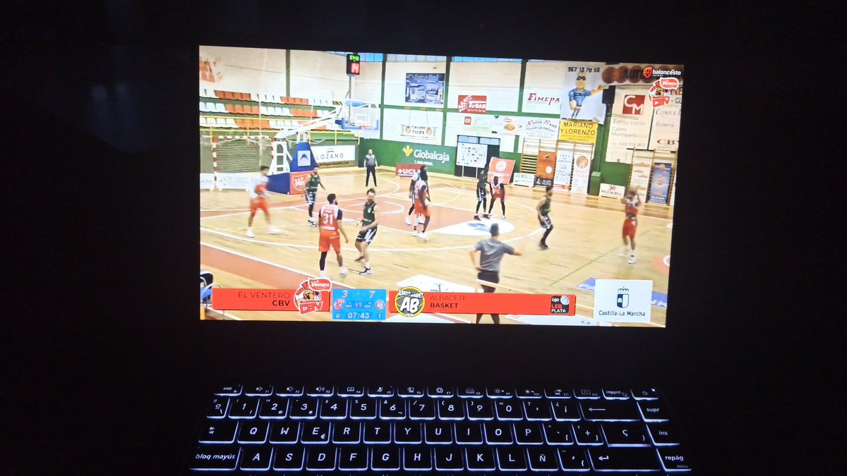 Chouniou's tweet photo. Hoy no podremos estar en el Pintores Arena comentando el partido, pero seguimos al @CBVillarrobledo desde casa!! #GoCBV
Enchufadle el brasero a @MiguelParrenoLo que no pase frío! 😉 https://t.co/XjINXmJ23U