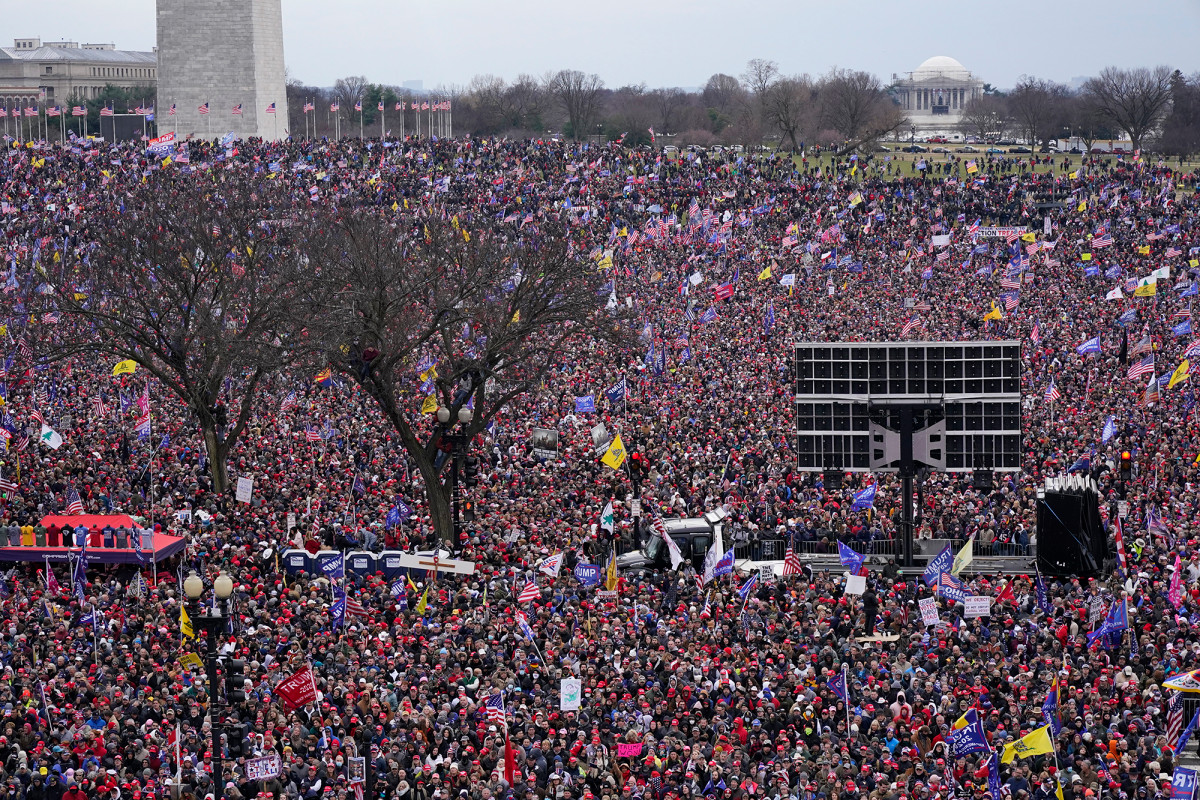 nypost's tweet image. Trump addresses supporters at DC rally ahead of Congress vote certification trib.al/mgnMzUw