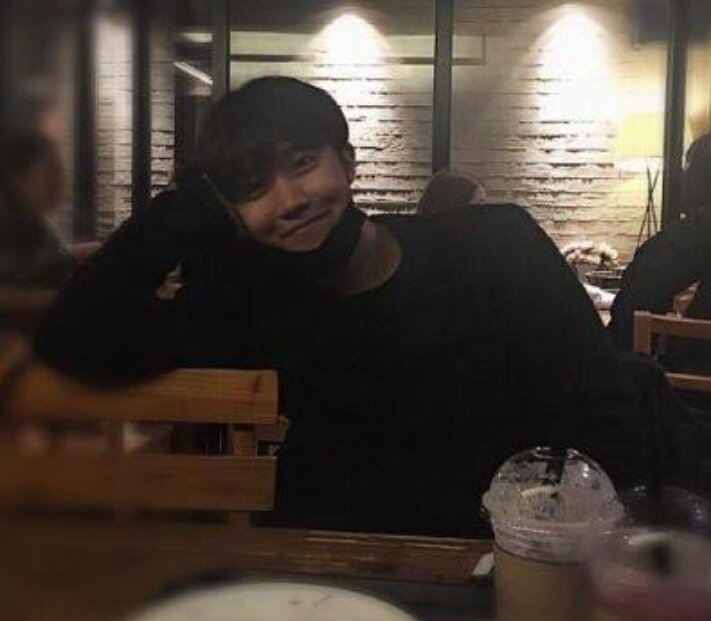 Having dinner with u 