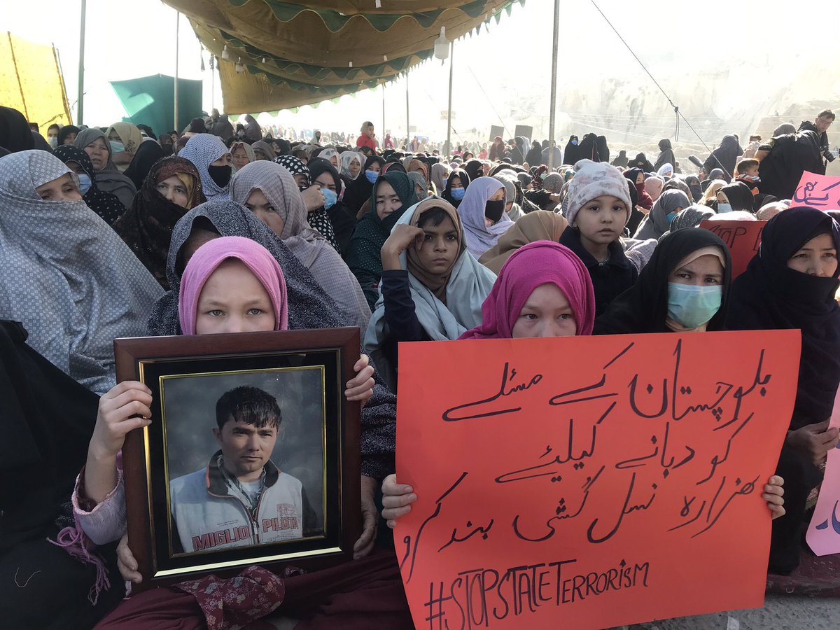 nimra_rind's tweet photo. بلوچستان کے مسئلے کو دبانے کے لئے ہزارہ نسل کشی بند کرو۔
#StopHazaraGenocide https://t.co/M3bygeXidc