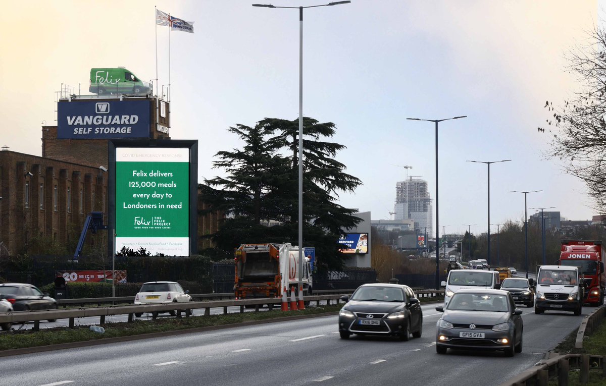 Did you guess right? Anyone? We’re on top on the Vanguard Tower! Huge thanks to @vanguardstorage for this incredible opportunity and @nigelhowardmedia for the 📸! 💚💚💚 #HelpFelixFeedLondon