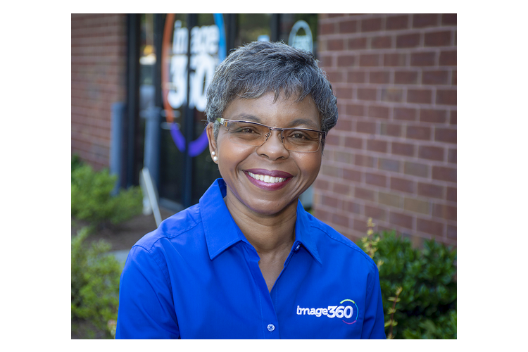 STsignmag's tweet photo. Teresa Walker, CEO/owner of @Image360Tucker, shared insights on leaving mortgage underwriting, running her company, and why she prefers turning to Billy Blanks instead of Häagen-Dazs.
https://t.co/2HWxjaaXkh https://t.co/hf3fY1cFOV