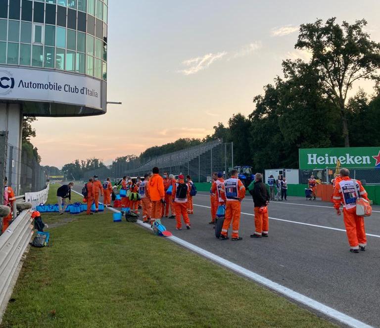 To all the trackside marshals and volunteers who give up their time to help us go racing safely, we hope you had a Happy New Year! 

Here is to more action-packed racing in 2021! We look forward to seeing you trackside 🧡

#EMMarshal #F1 #DTM