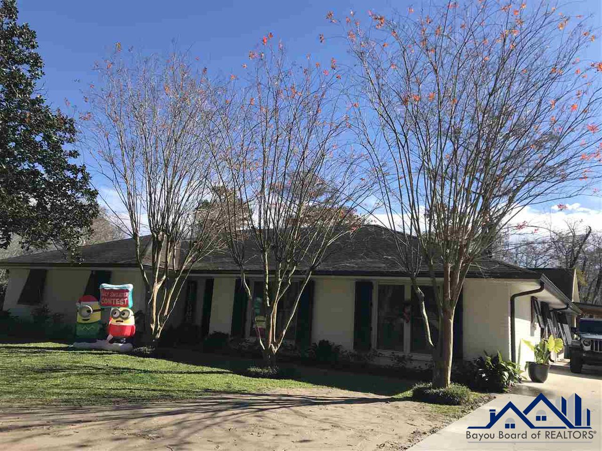 Check out our #listing in #Houma #LA  #realestate #realtor tour.corelistingmachine.com/home/A7VS5A