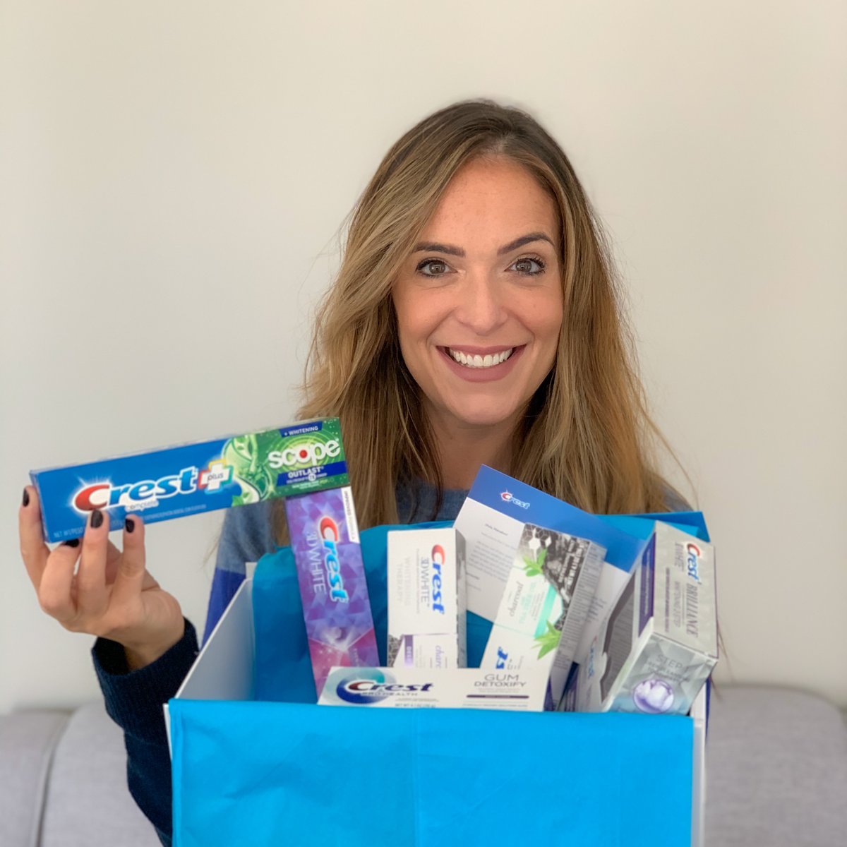 ¡Estamos felices de dar la bienvenida a MamaBee de la 
<a href="/ehbeefamily/">Eh Bee Family</a>! Ella y su familia están súper contentos con Crest Plus Scope. A su marido le gusta el sabor a menta del Scope y a ella le encanta la sensación de aliento fresco y que protege a los niños contra las caries.