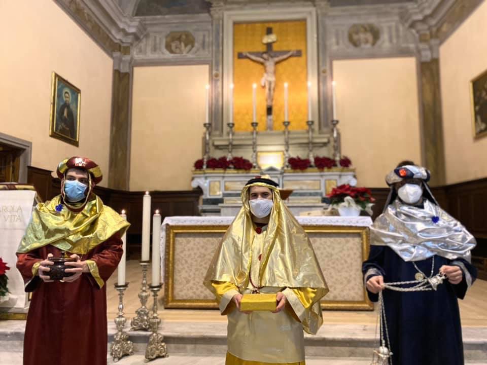sanmacariolucca's tweet photo. Dall’Oriente sono arrivati i Re Magi, seguendo la stella nel rispetto di tutte regole 💫😷 https://t.co/LeKQ8WVjol