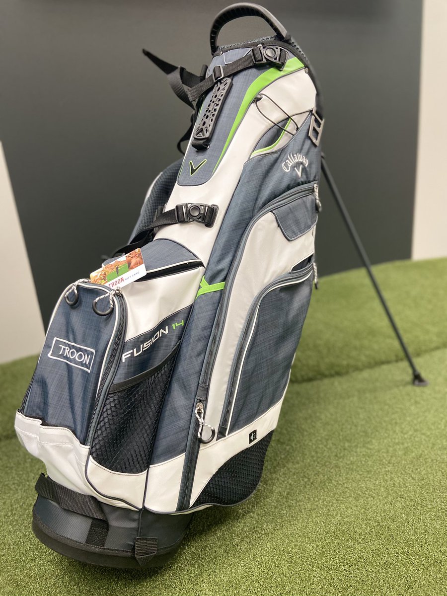 GIVEAWAY ALERT 🚨 

In the spirit of this week’s @Sentry_TOC at <a href="/GolfatKapalua/">Kapalua Golf</a>, we are giving away this slick <a href="/CallawayGolf/">Callaway Golf</a> bag, PLUS a $100 Troon Gift Card to put toward your next round at a participating Troon course!