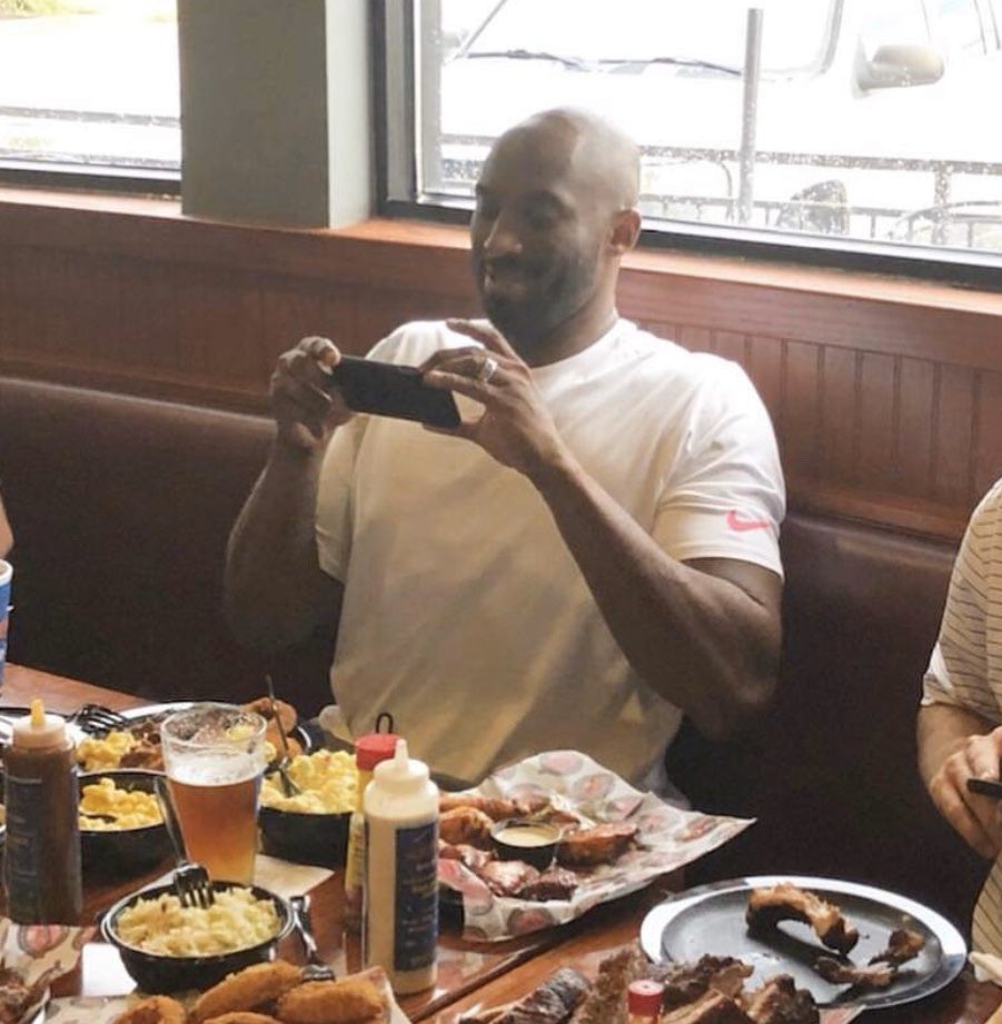LakeShowScoop's tweet photo. Whenever someone gives me shit about taking pics of food ever again. 🙏🏽 https://t.co/ShxN9tz1O1