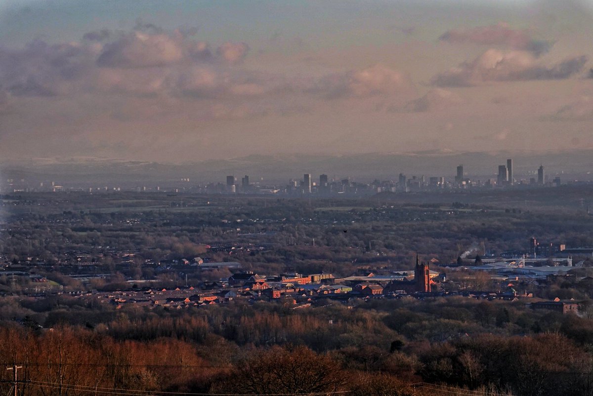 Planetphil168's tweet photo. Some views towards Manchester and the Lancashire moors from high up on Scout Rd, above Bolton
#scoutroad #manchesterviews #telephotography #mills #cottonmills #chimney #sonya6300 https://t.co/Za7fksVfTm