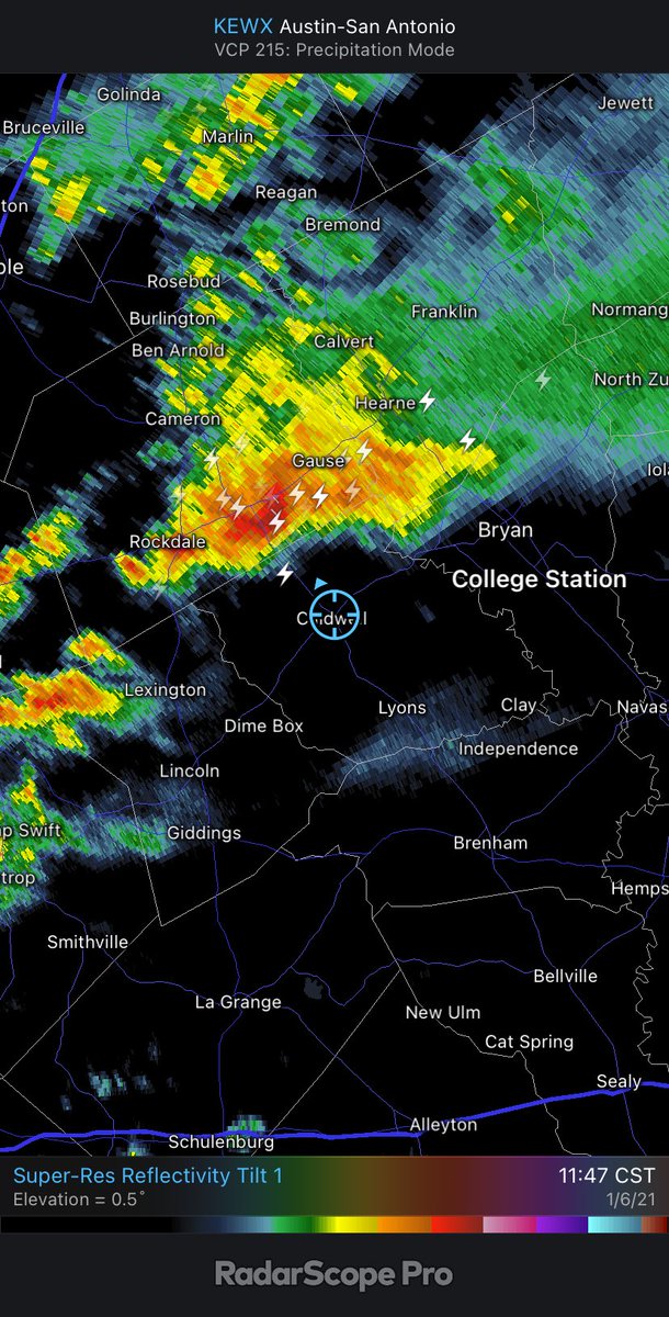 KBTXMax's tweet image. Cloudy, breezy, and HUMID in Caldwell ahead of the front. Lotta moisture feeding into that cell just a few miles north. #WxEDGE @KBTXWeather