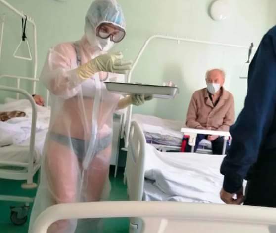 = : مبروك الدكتور كتابلك على خروج يا حج 
- : كصمه ولا دكتور ولا يفهم فى الطب ده انا لسه بكح .