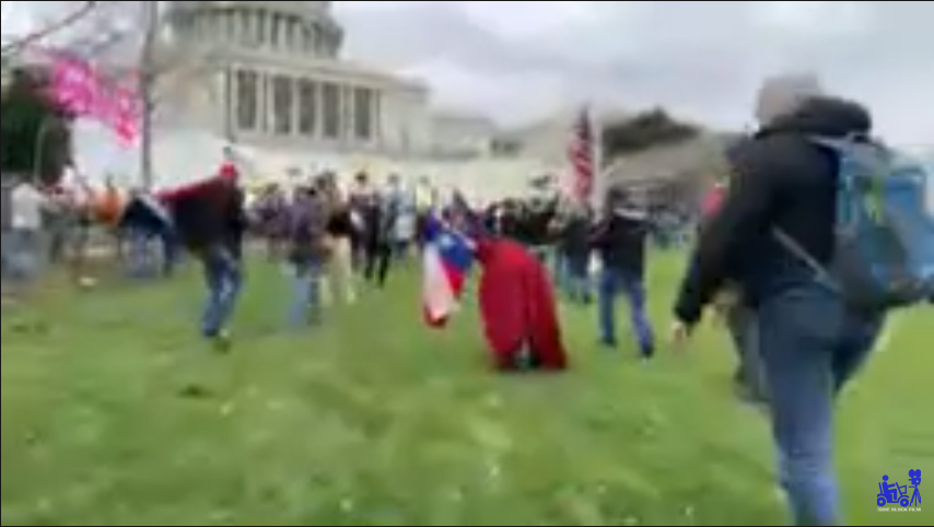 14/ "We're storming the Capitol!" attendees shout.Police lines have been reportedly breached, and mace has been deployed, but MAGA ralliers are not inside the building.At 1:00 p.m., Congress is set to confirm the election results.
