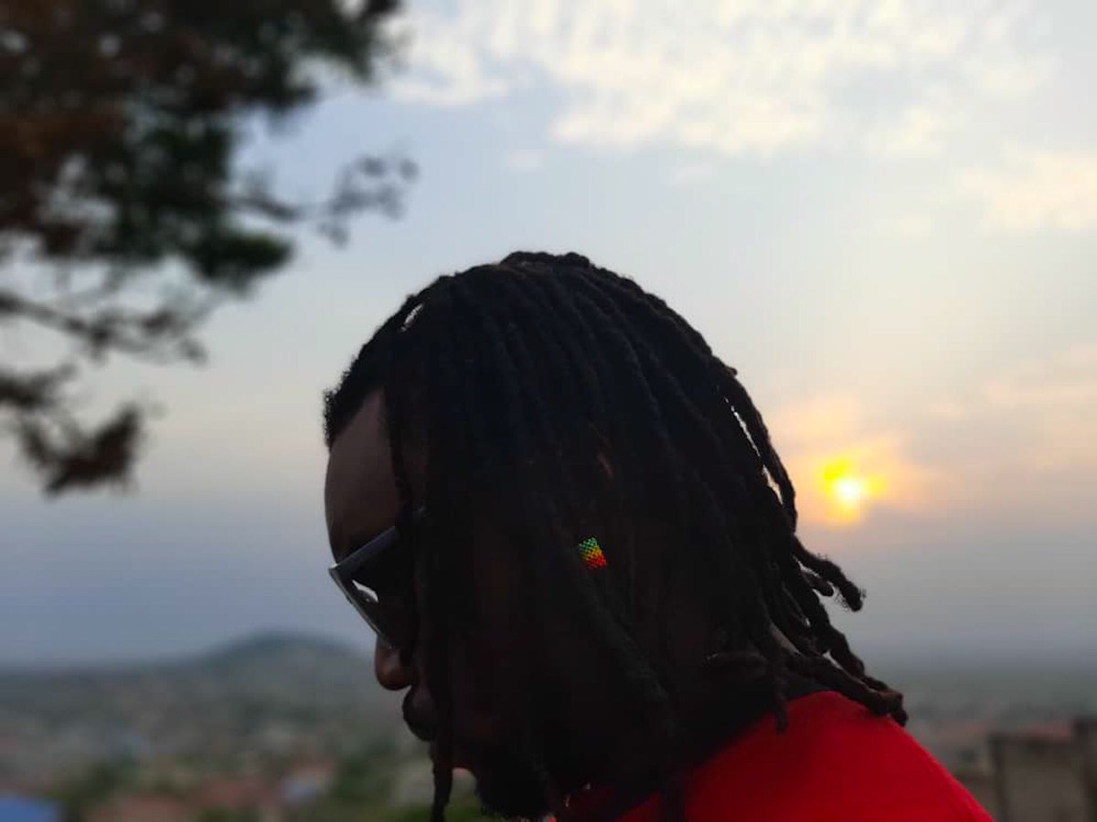davidoscardogbe's tweet photo. Let JAH Lead 

#Edidigya #Sunset #CosmicalVibrationsAlbum #egyaababio #alterego #GiveThanksForLife 

Full Luric Video Here 👉🏾👉🏾 https://t.co/SLNaw40Iyu https://t.co/CX3CV9to5Z