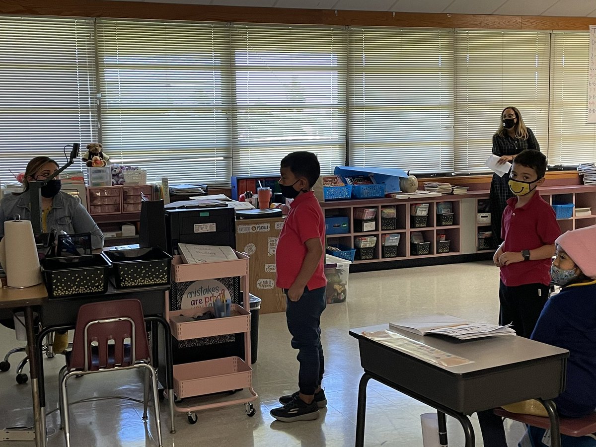 AngelicaT's tweet photo. It’s our GTE Leader in Me Coaching Day! Our LiM Coach Sharla Austin, allowed our students to find their voice as they shared their thoughts about their Leader in Me journey!. #ccpsfamily @TheLeaderinMe @AustinSharla @GTEtoucans https://t.co/33TJJl448o