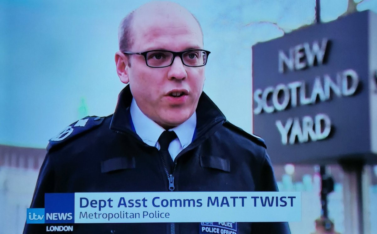 adissa1980's tweet photo. @metpoliceuk arresting people for not wearing masks but where is yours? 🤔🤔 #JustAThought #COVID19 https://t.co/qZE0GI9UCb