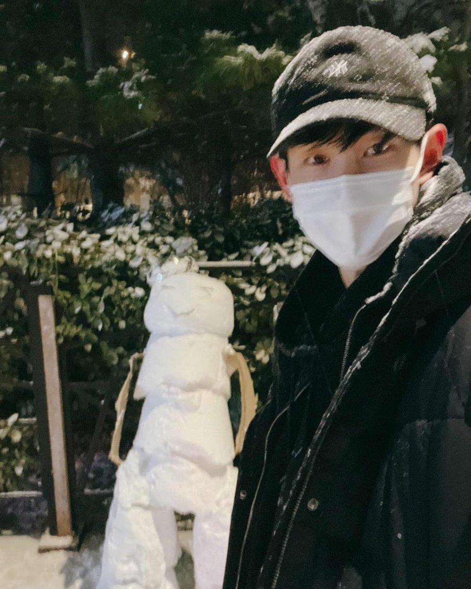 VAV_Brasil's tweet photo. 📷 #IG | #LOU 06.01.21

"É a primeira vez que saio com os outros membros em muito tempo, ficamos fazendo boneco de neve por uma hora e eles ficaram impressionados 👻 #vav #obonecodeneve #nossobonecotemduaspernas #bonecodeneve #mãostremendo #fototremendo "

#VAV #브이에이브이 #Lou https://t.co/w4rAdbCNi4