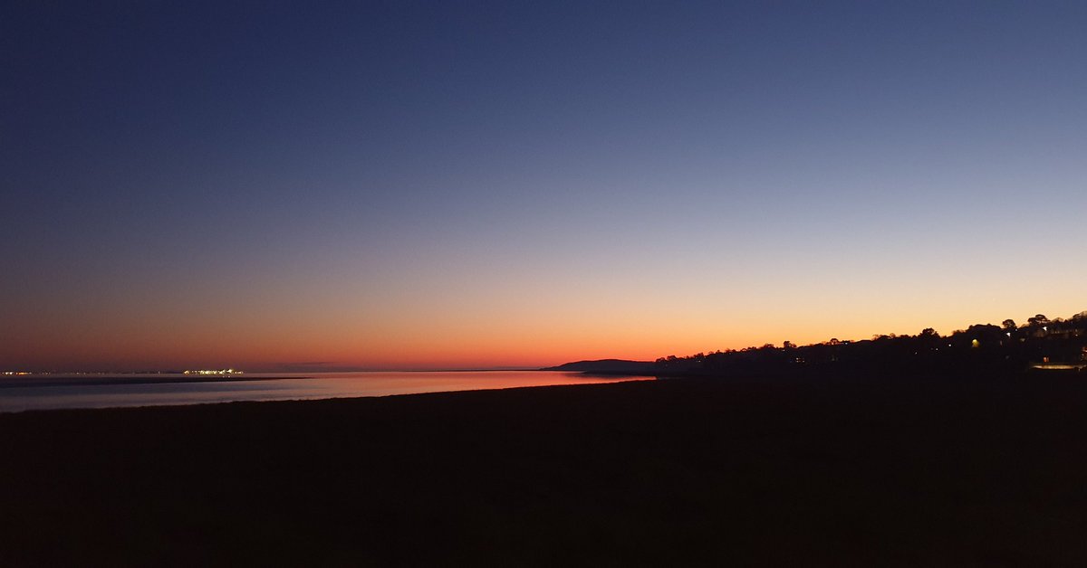 Peaceful stroll along Grange prom at the end of a busy day. 💖

#walkfromhome #wednesdaythought #cumbria #sunset #morecambebay