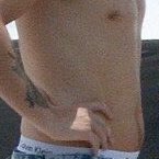 louis tomlinson’s tummy: a thread.