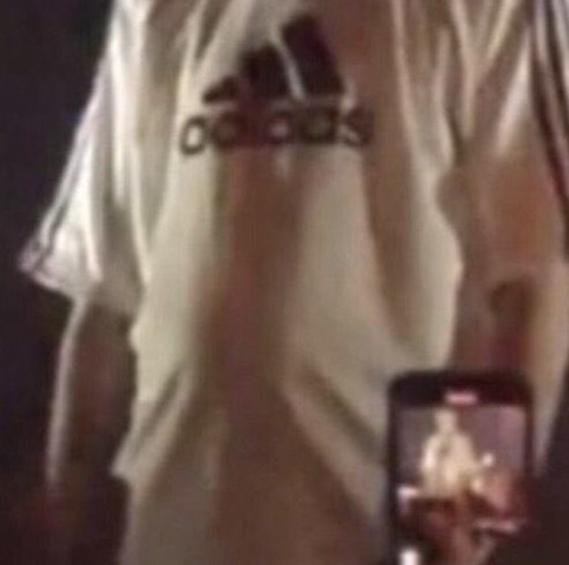 louis tomlinson’s tummy: a thread.