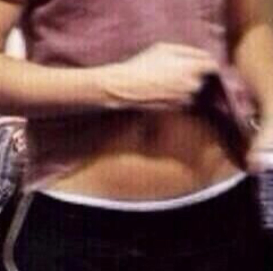 louis tomlinson’s tummy: a thread.