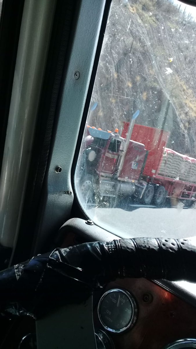 Troquerosdela57's tweet photo. Km 81 de la 135-D portable articulado treinteado, de sur a norte. Del calapa hacia la caseta de miahuatlan @Halconnocturno9 @Rodrigo34414675 @Salvado28672188 @FabianM77717100 @trailerosypocas https://t.co/sWV3EgMWwP