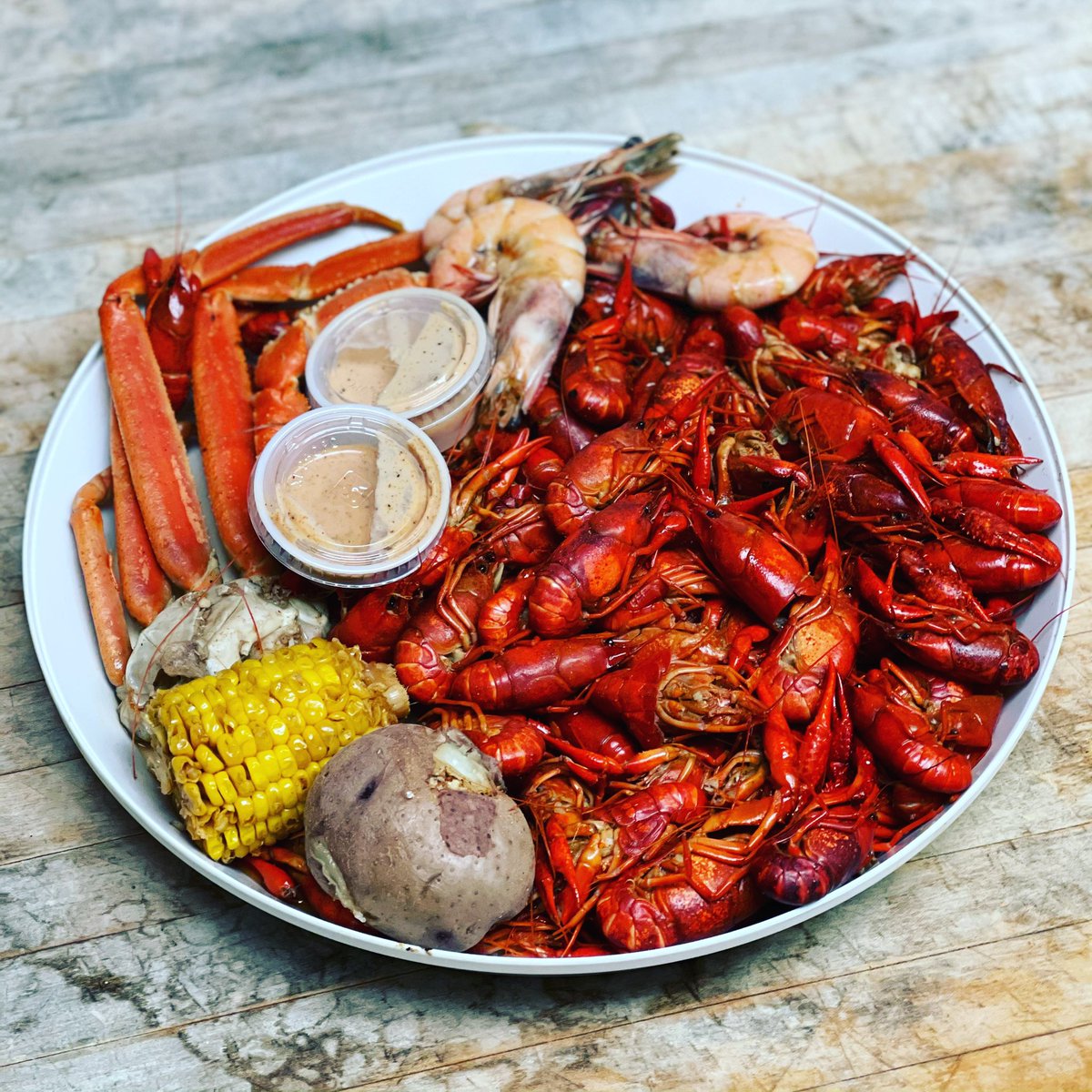 TrueBoilers's tweet photo. Praying and manifesting that crawfish season will be good to us. If you live in Houston, Tx and need seafood catered please contact us today. Retweeting this may potentially give us our next client. #TrueBoilers #BuyBlack https://t.co/kDbMIfAcmA