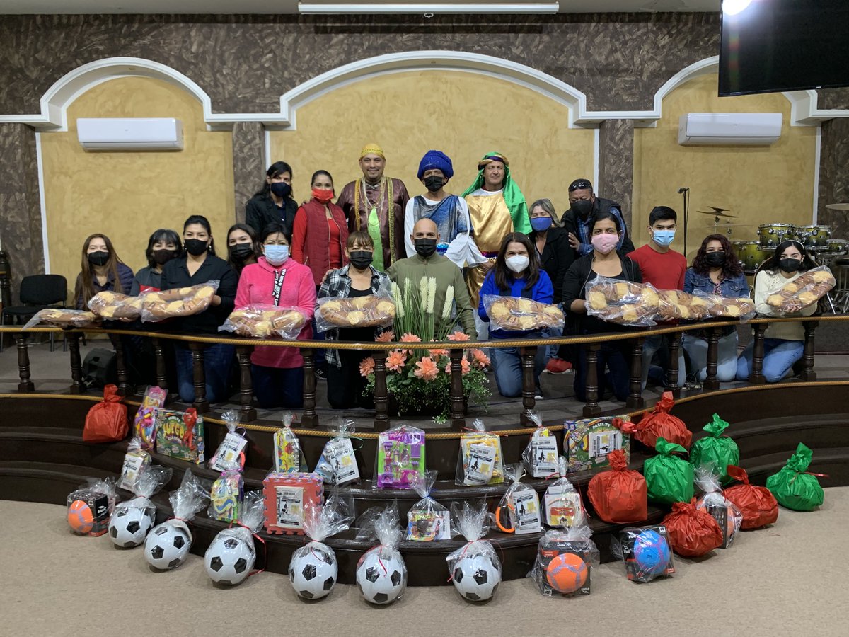 Marioibarra517's tweet photo. Los reyes magos dejaron sus camellos y se fueron a las colonias.... https://t.co/uoMUF2yqxe
