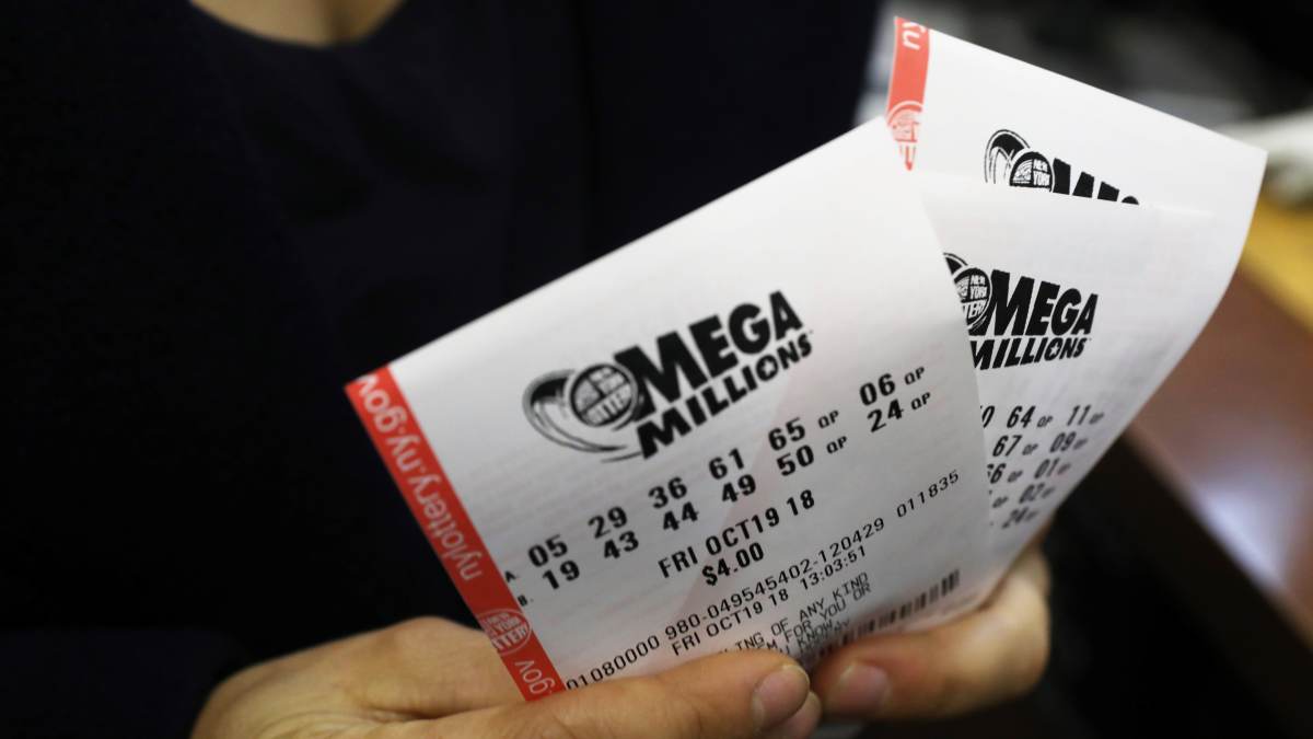 Mega Millions Jackpot Has Soared to $490 Million and Powerball Prize Is $410 Million. Winners Need to Prepare for Their ‘Old Life' Being Over https://t.co/puU48ctKm6 https://t.co/97ZBQIxE2w