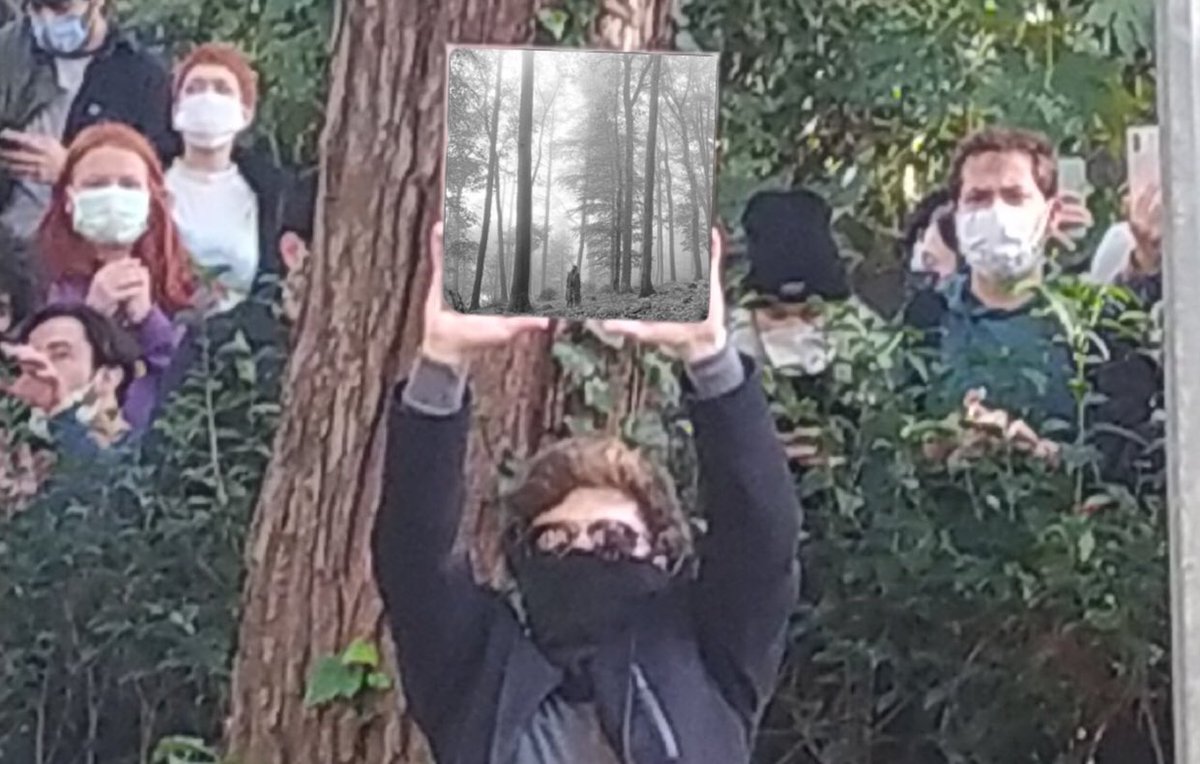 bogazici student holding your fav album (@bogazicistudnt) on Twitter photo 