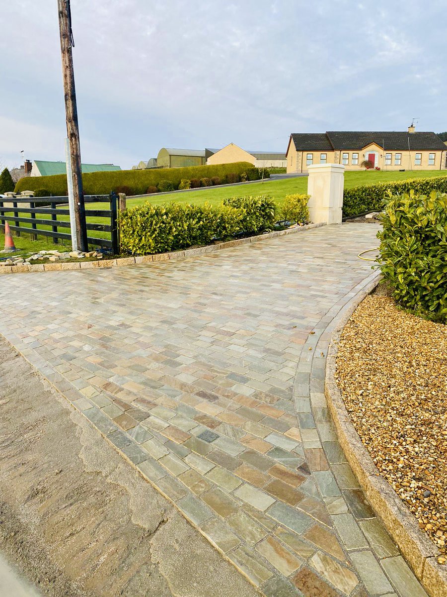 CASTLEPAVING tweet media