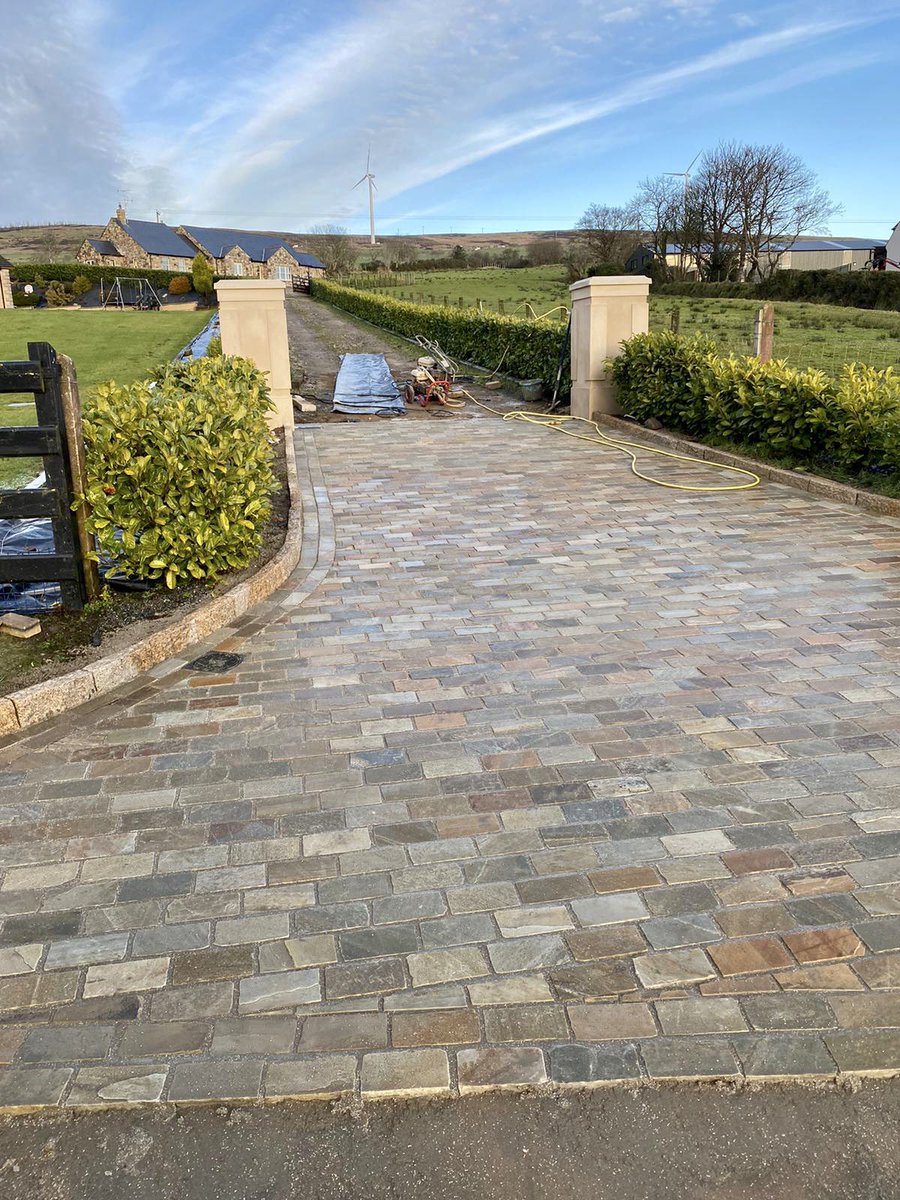 CASTLEPAVING tweet media