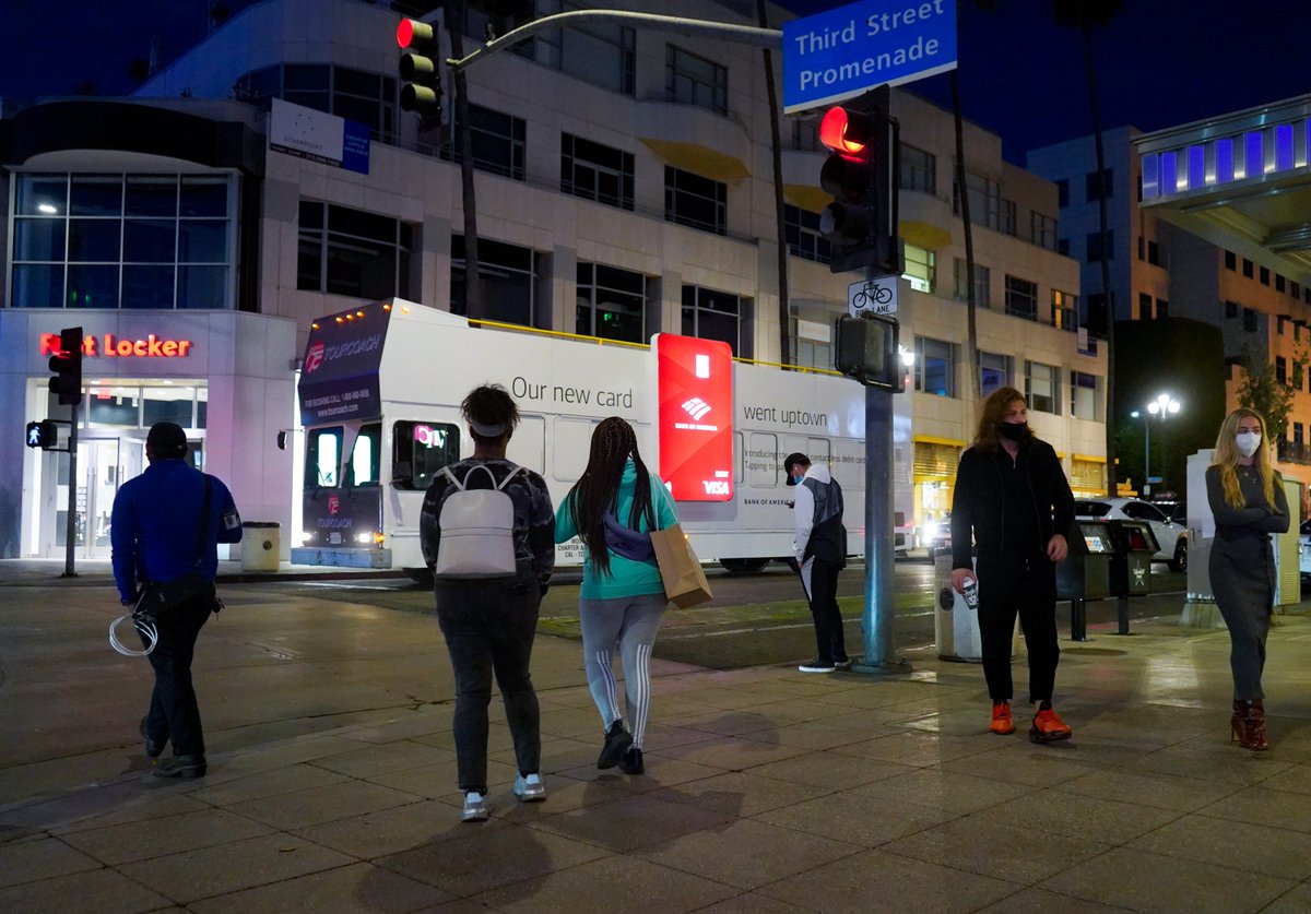 VectorMedia's tweet image. Socially distance your debit card from the card reader with @Visa! The @BankofAmerica's #ContactlessCard is available now, and doing its part to be responsible.
These one-of-a-kind custom #DoubleDecker Lux builds can be spotted around LA and New York day or night! #OOH