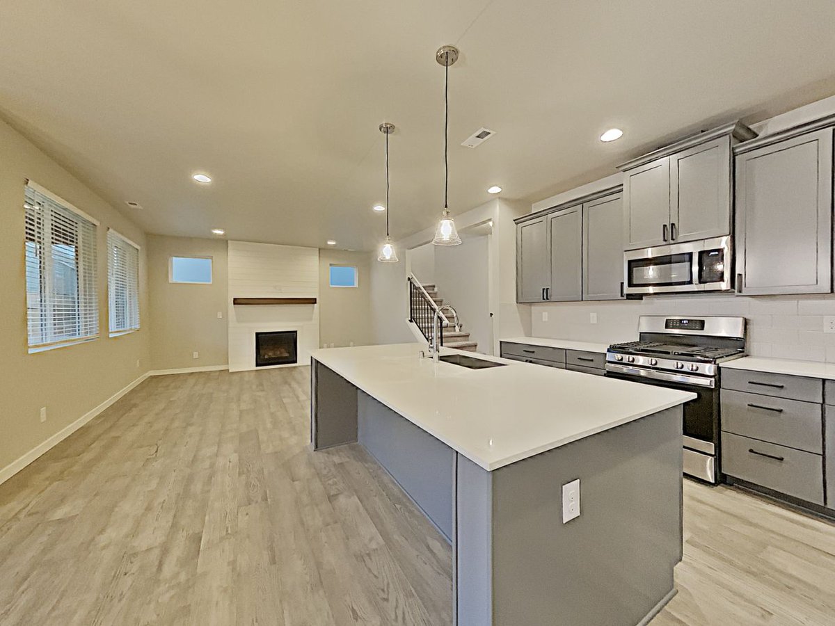 InvitationHomes's tweet photo. Make a New Year's resolution to find a bright and inviting home. Search for your dream home today. https://t.co/Ax8AuFUUB0 https://t.co/rz68S3M4P1