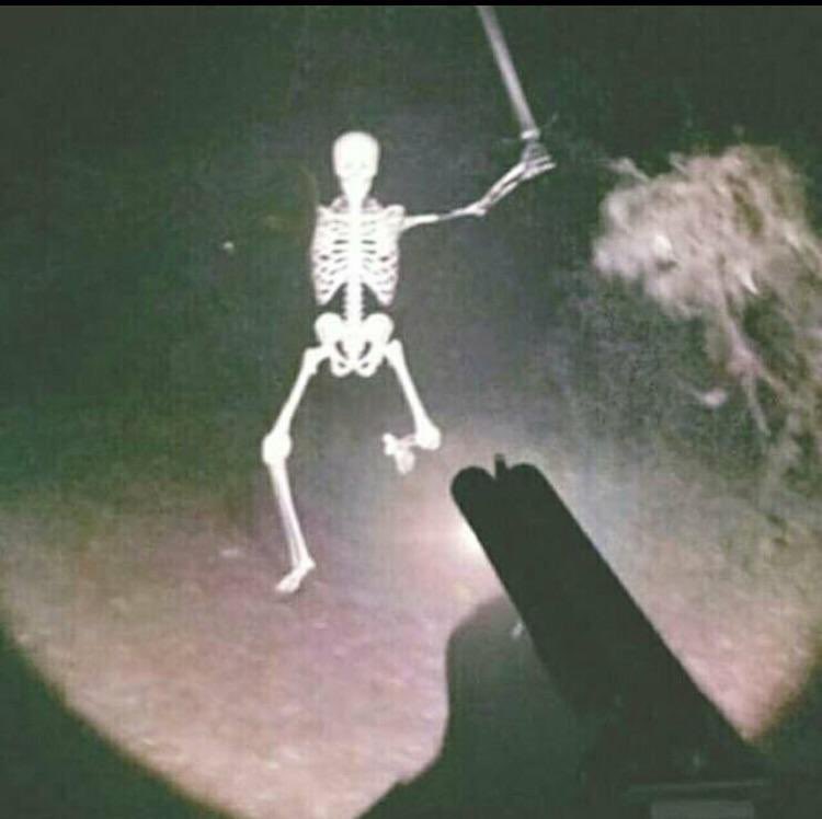 jcmg2800's tweet photo. Jeffree Star showing up to Kim and Kanye’s ranch at 3am https://t.co/hnITfQWsL7