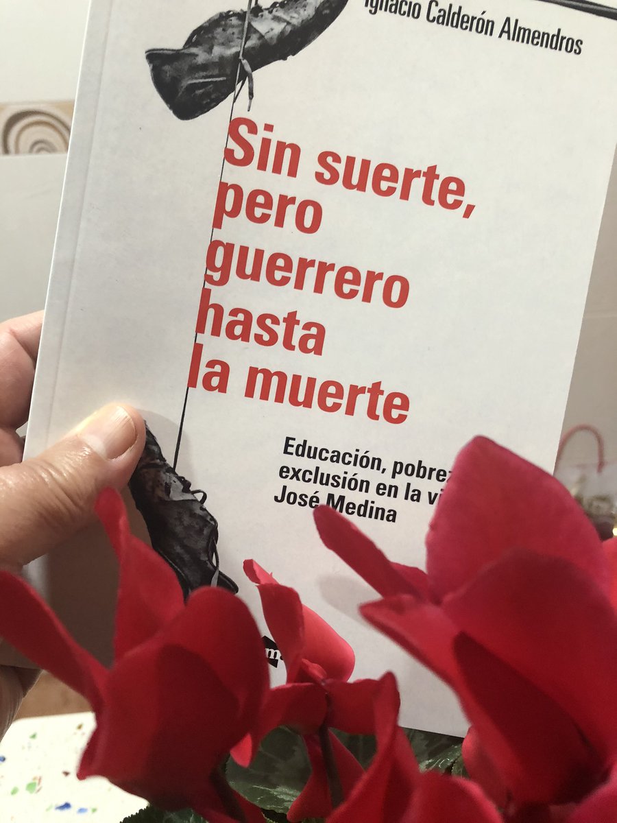JuanAguilarT's tweet photo. Libro para seguir agudizando la capacidad crítica, la reflexión y el compromiso por la justicia. “Unas páginas que no dejan indiferentes y nos ayudan a luchar por las personas.” Buen regalo. Buen trabajo, Nacho @icalmendros
#EducaciónInclusiva
#SentirEsperanza https://t.co/ejDqJq5ea7