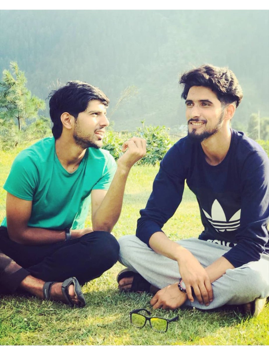 MuSsi00766298's tweet photo. Happy Birthday my dear friend, May the bright colors paint ur lyf nd u be happy forever . Stay blessed .luv 💖💖 @Huzaifah024 https://t.co/cYkPj4sKQm