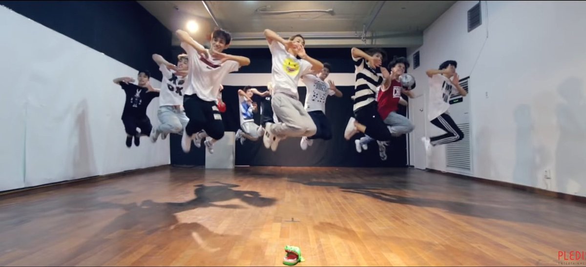 also  @pledis_17 can fly while being synchronized
