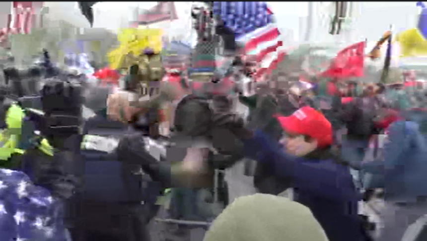 25/ Right now, the cops continue to push the crowd back, setting off what sounds like flashbangs to disorient the crowd, then hitting them with pepper-spray and periodically moving the barricades forward, making occasional arrests.
