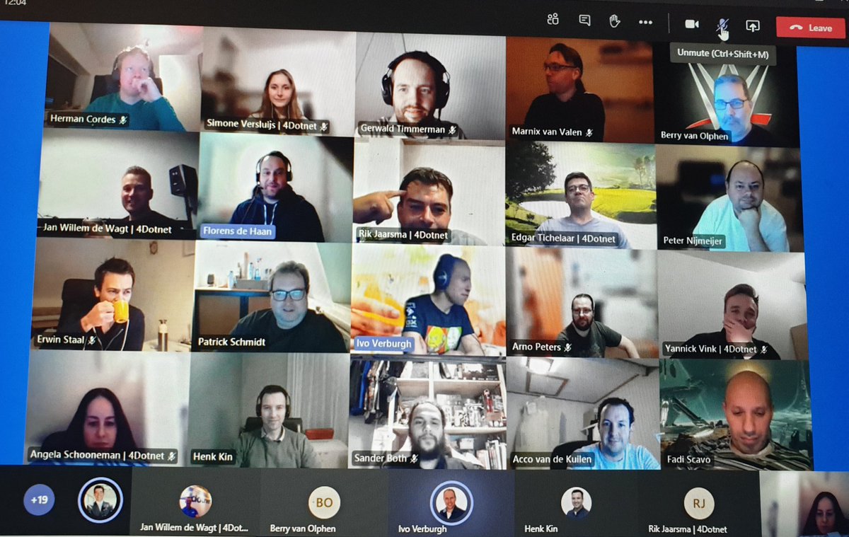 4Dotnet's tweet photo. Pizzasessie @4Dotnet. We zitten er klaar voor! @EdgarTichelaar trapt af met een (postieve) terugblik en vooruitzicht voor 4Dotnet. Daarna door met Ivo Verburgh over #Blazor #webassembly #team4dotnet #pizzasessie #trots https://t.co/Mk6mCHx8qN