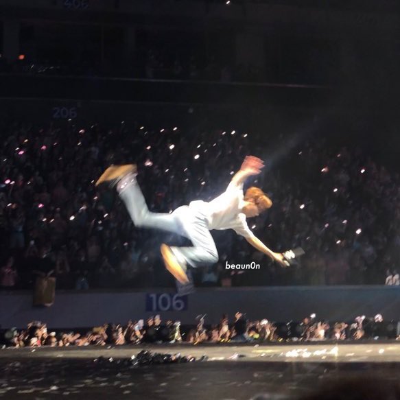 their concerts are never not chaotic @pledis_17