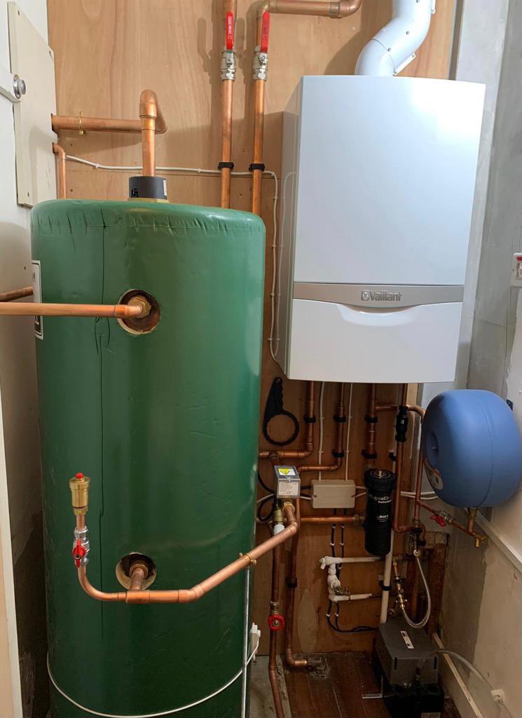 westminster_HP's tweet photo. 2021 New Year - New system !Completely New Heating and Hot water System with New Radiators throughout property @vaillant.uk @med_vaillant @gledhillgroup @draytonheating @sw1_area @kensington.and.chelsea @gassaferegister https://t.co/5eUvHOluJG