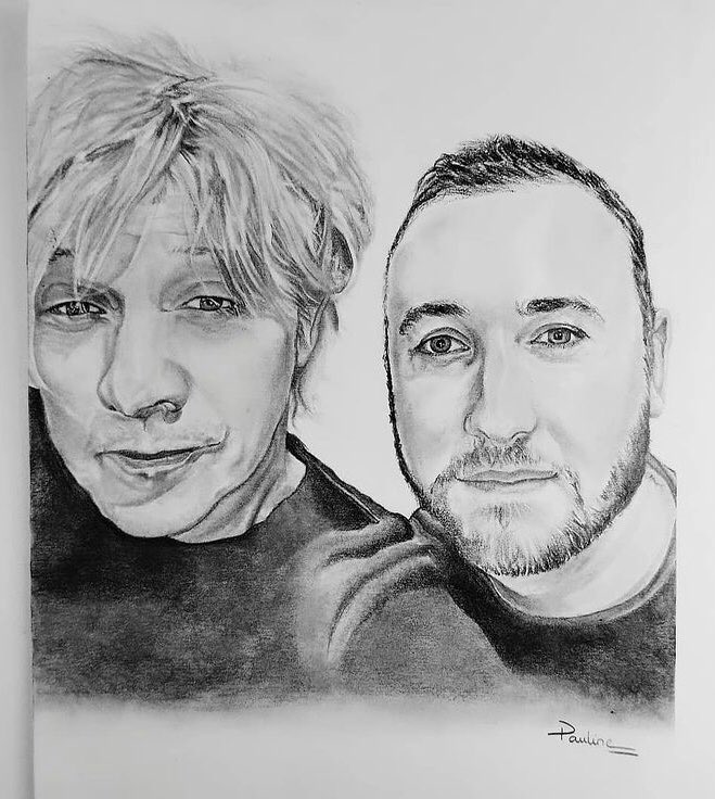 anthonygri035's tweet photo. Magnifique dessin de Nicola Sirkis et moi-même, fait par mon amie Pauline 🤗✏️👊🏻 Merci 🤩 @nicolasirkis @indochinetwitt #nicolasirkis #groupe #indochine #noscelebrations #indo40 #SinglesCollection #dessin https://t.co/MmaA51hyrc