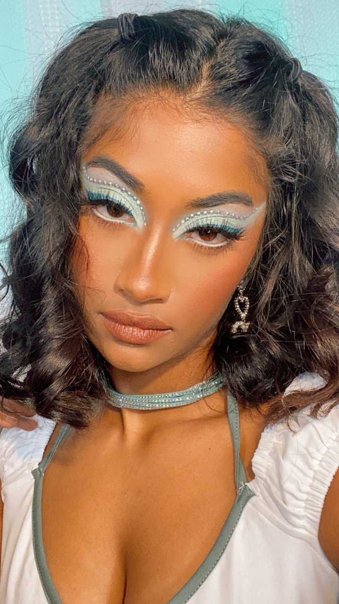 Y2k bratz euphoria using the new @elfcosmetics mint to be palette, cc cream, and mint cooling primer