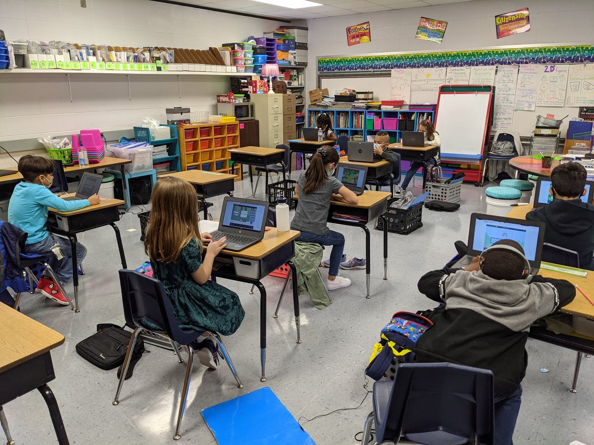TeacherJen11's tweet photo. 2nd graders working hard on Dreambox! #PISDMathChat 
(My first tweet too!) https://t.co/rtogmSO3jY