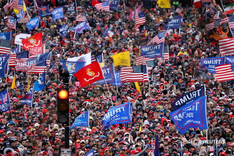 Outgoing President Trump addressed thousands of supporters, including members of far-right groups, at a rally in Washington protesting today's meeting of Congress to confirm Joe Biden's victory in the presidential election. Our latest photos:  https://reut.rs/38mioh8&nbsp;
