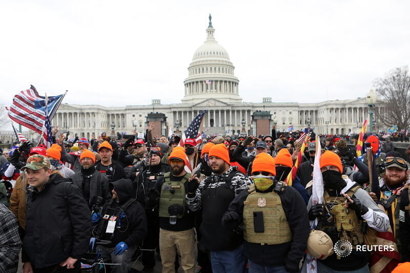 Outgoing President Trump addressed thousands of supporters, including members of far-right groups, at a rally in Washington protesting today's meeting of Congress to confirm Joe Biden's victory in the presidential election. Our latest photos:  https://reut.rs/38mioh8&nbsp;